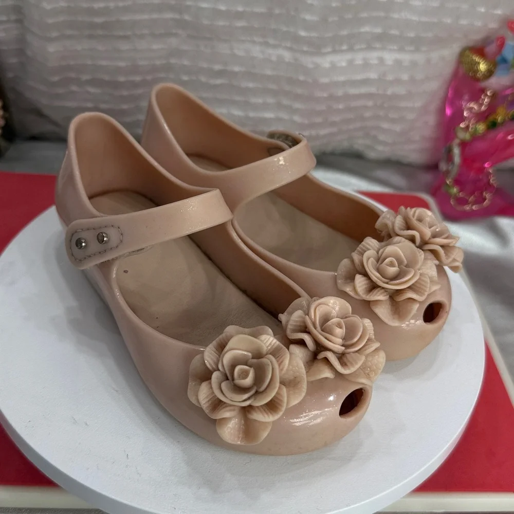 (S4)Mini Melissa big girl shoes, Mary Jane style, size 9, pale pink with glitter